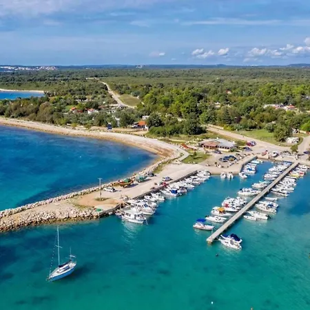 Charming With Pool In Barbariga Apartment Peroj