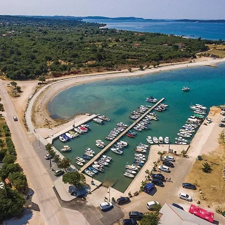 Charming With Pool In Barbariga Peroj