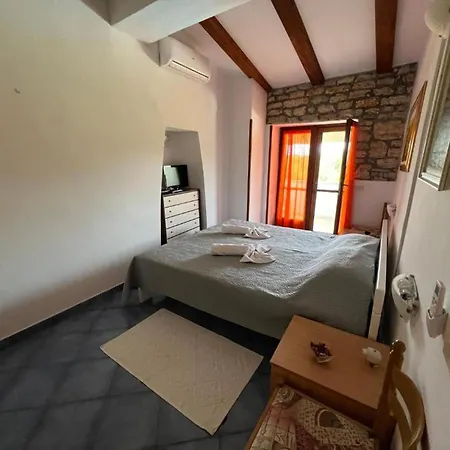 Charming With Pool In Barbariga Peroj