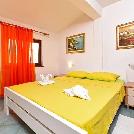 Charming With Pool In Barbariga Peroj